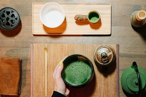 Japanische Teezeremonie mit Matcha
