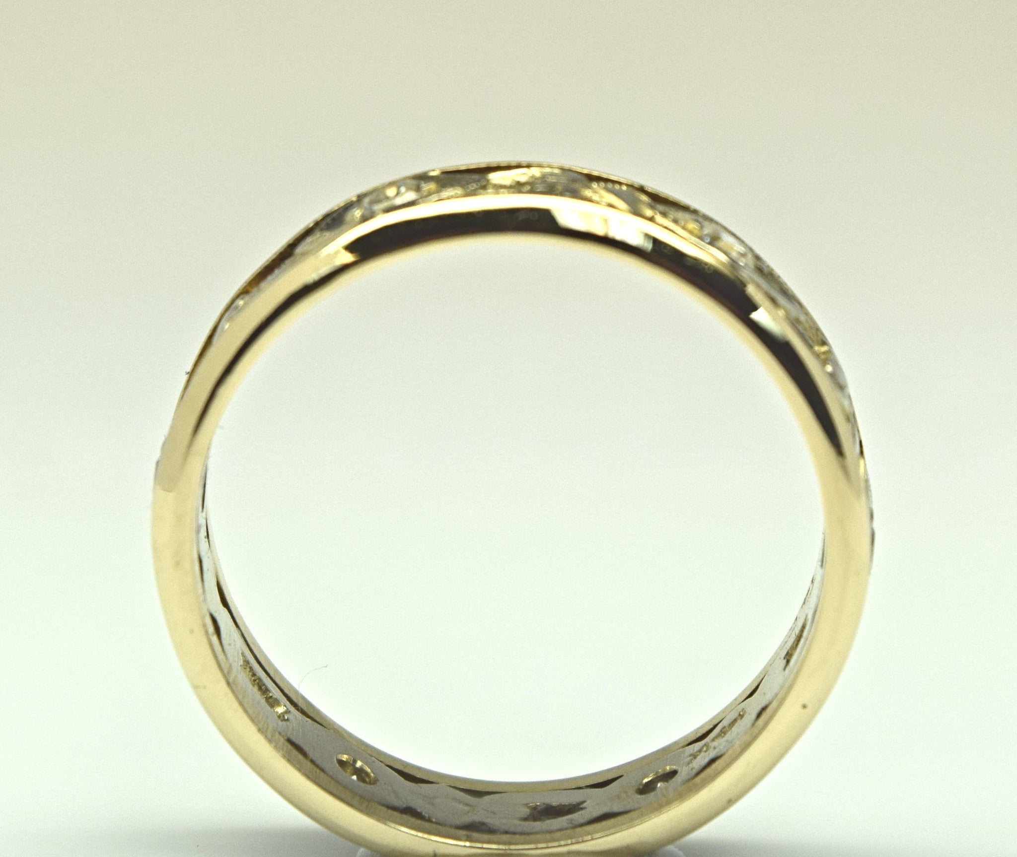 Two-Tone Vintage Diamond Band