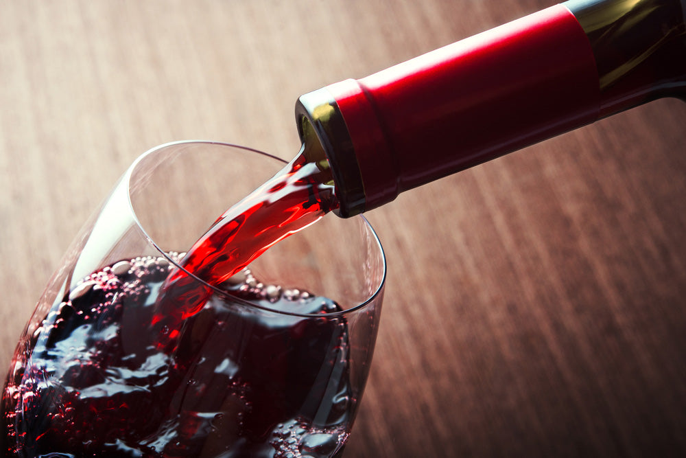 Copa de vino con vino tinto reserva