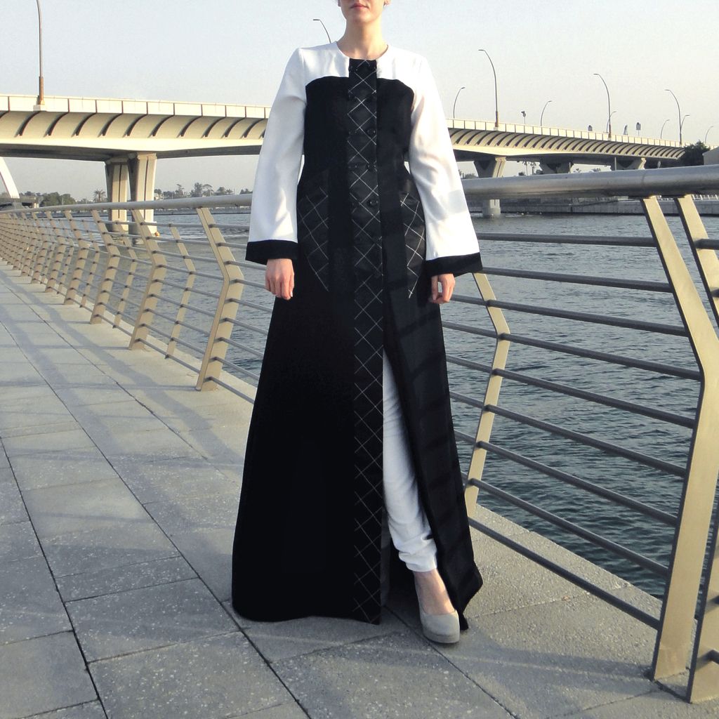 black and white abaya