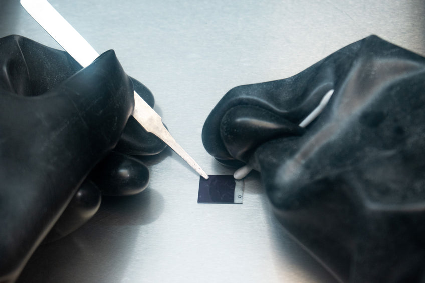 Solar Cell Encapsulation in a Glove Box | Ossila