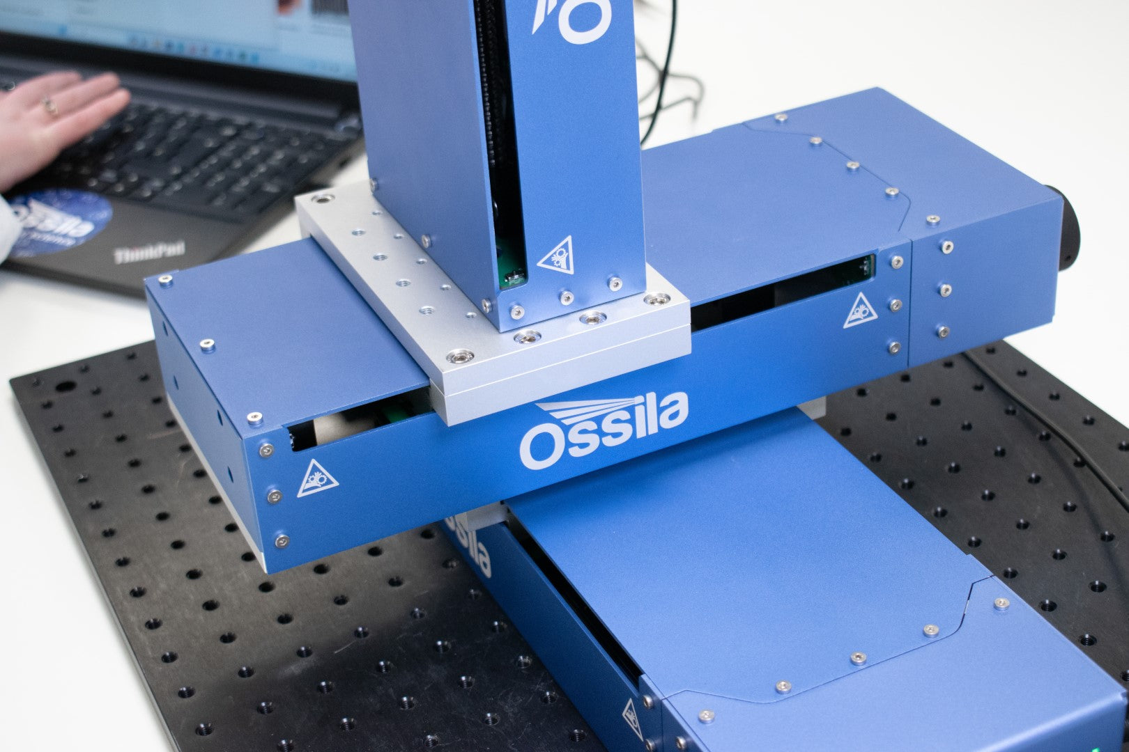 Modular XYZ linear stage from Ossila