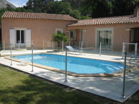 Pool fence polycarbonate