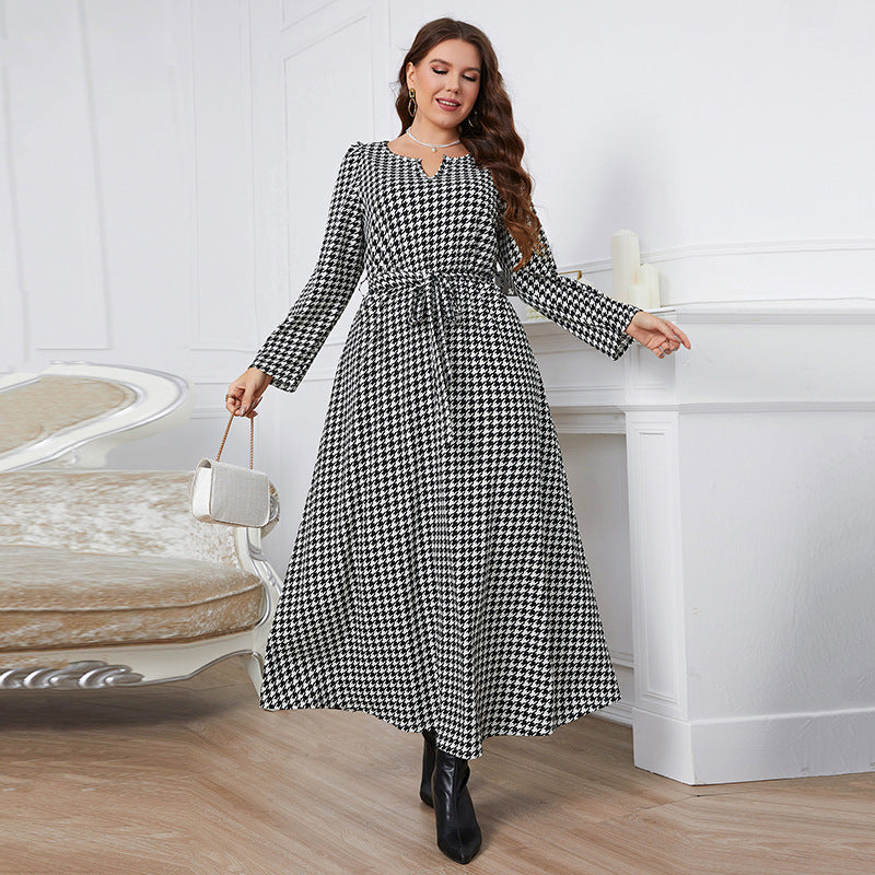 Graceful Lady round Neck Black White Plaid Cinched plus Size Dress - Ootddress