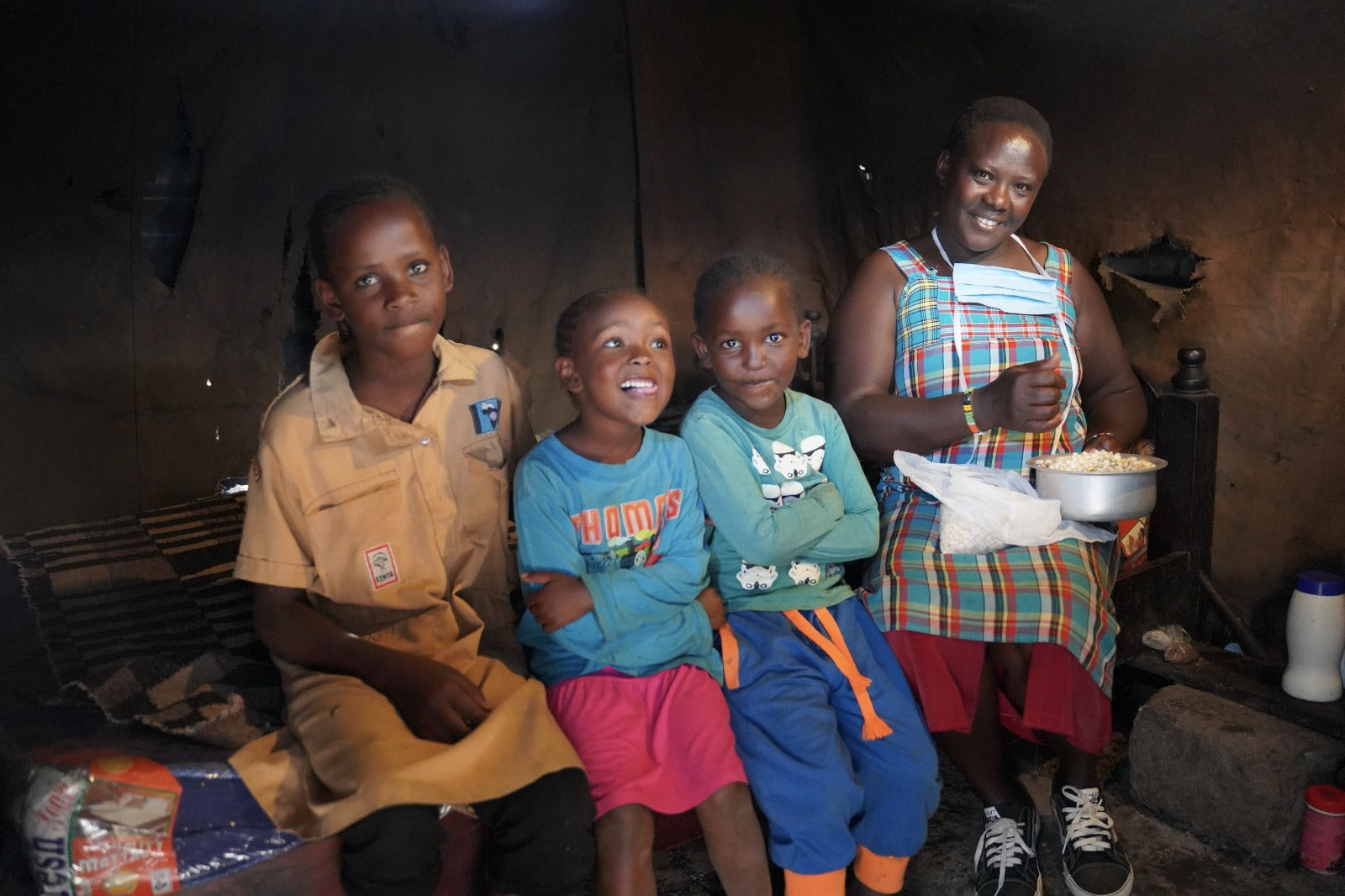 Maasai vrouw met kinderen support donatie Kenia 