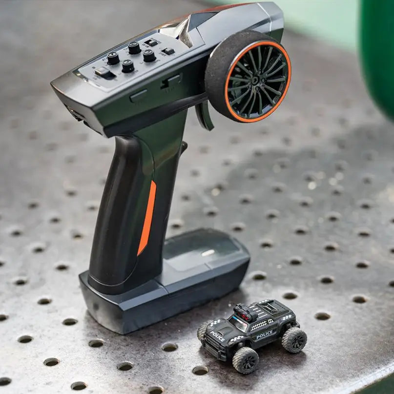 Amazing Turbo Racing 1:76 C82 RC Police Truck RTR!