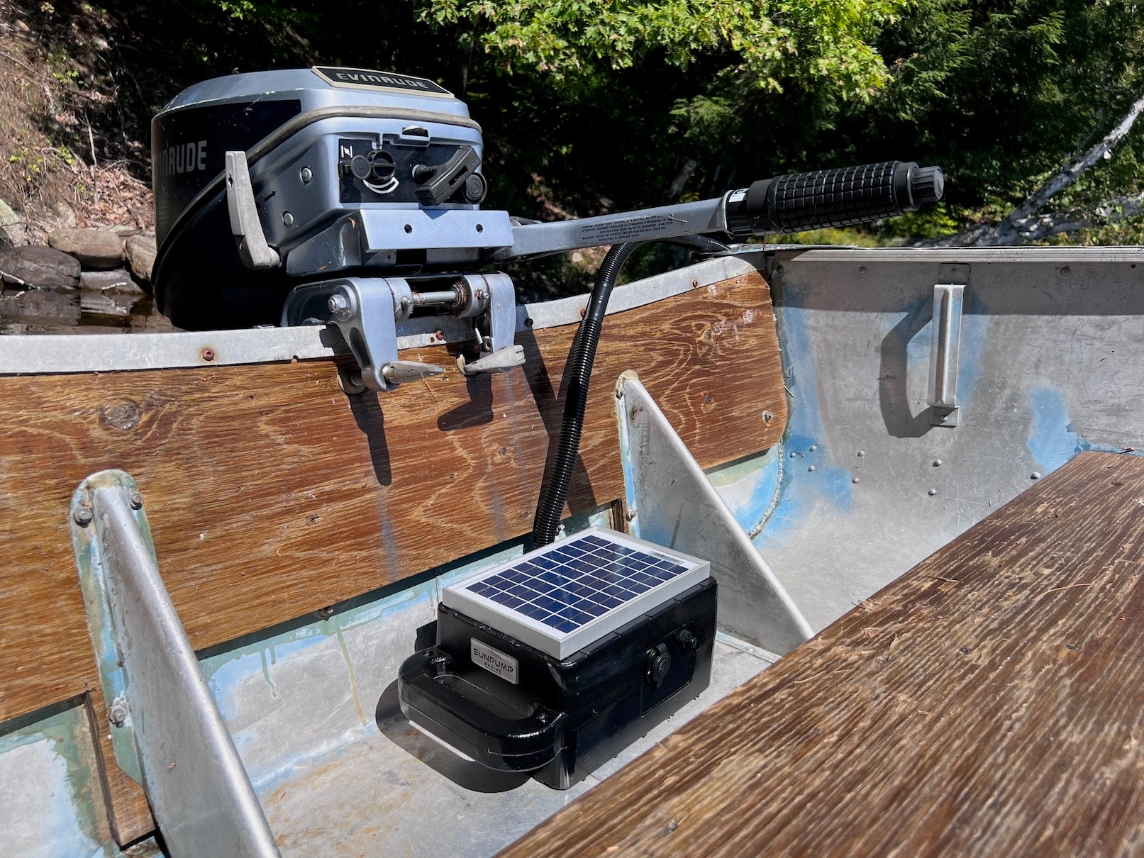 Battery operated, solar charged, automatic rainwater bilge pump for aluminum & John boats, zodiaks or tenders.