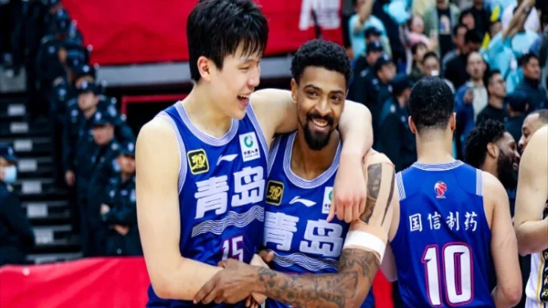 Hansen Yang (Qingdao Eagles #15) embraces teammate during CBA game.