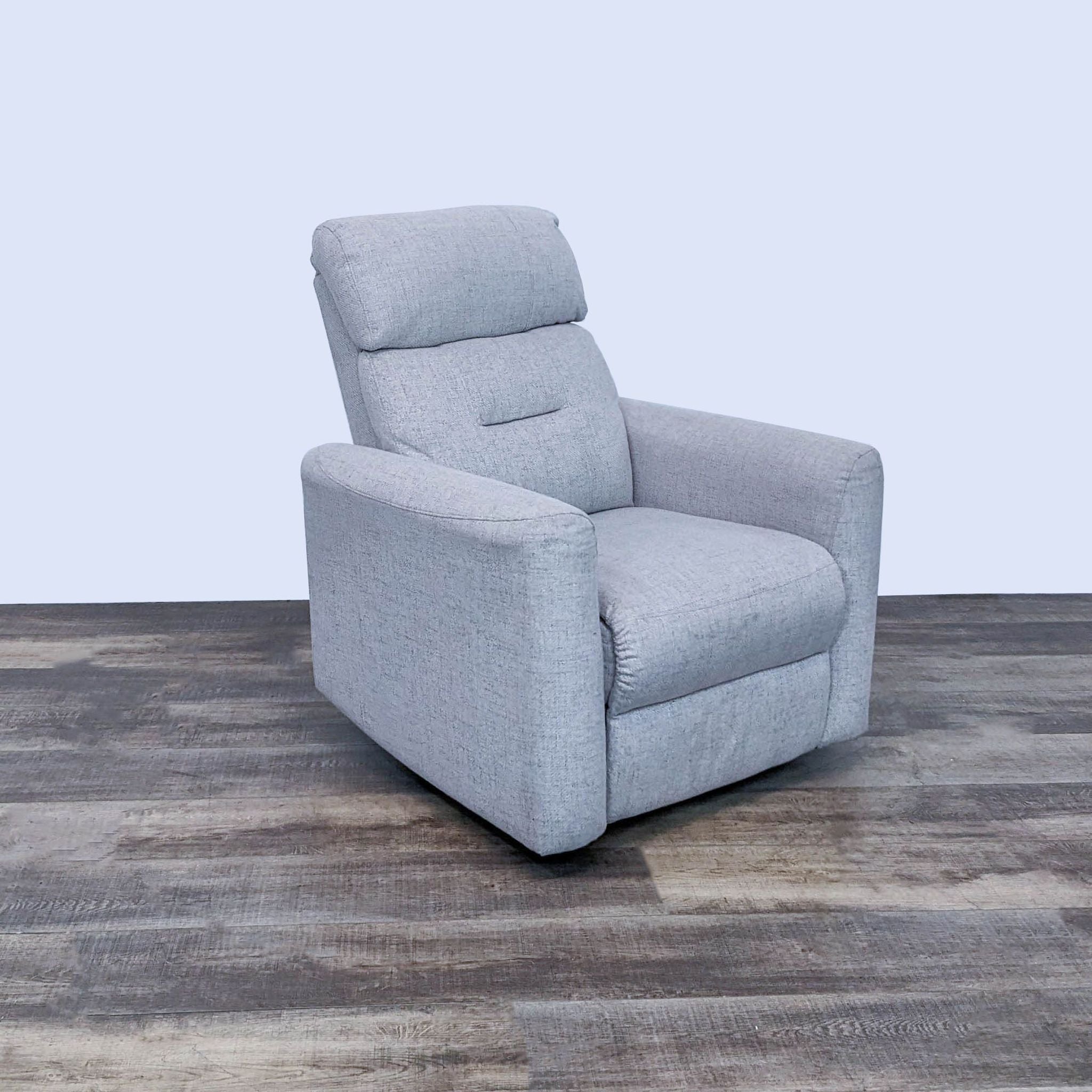 Homcom contemporary manual recliner with 360-degree swivel, upholstered in grey linen fabric on a wooden floor.