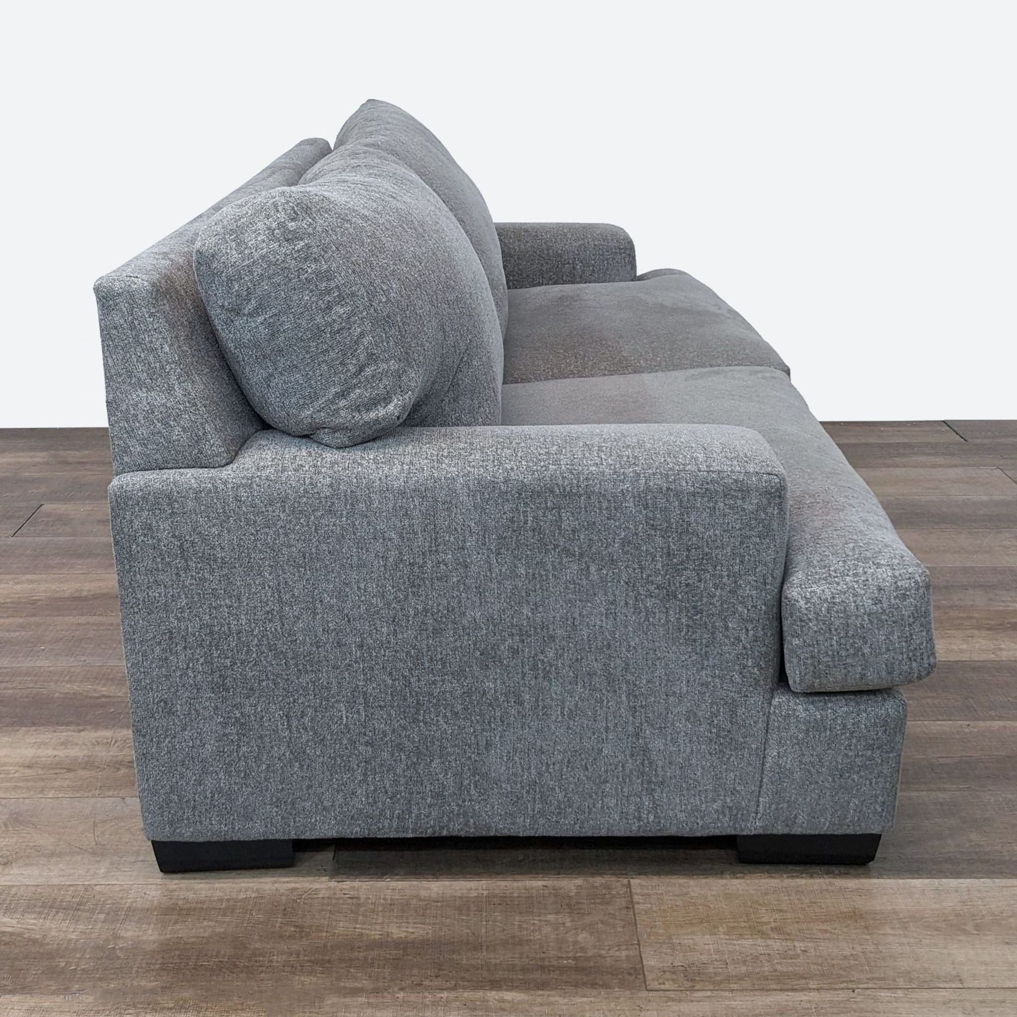 sofa is a modern, comfortable and comfortable piece of furniture that is perfect for any living room.