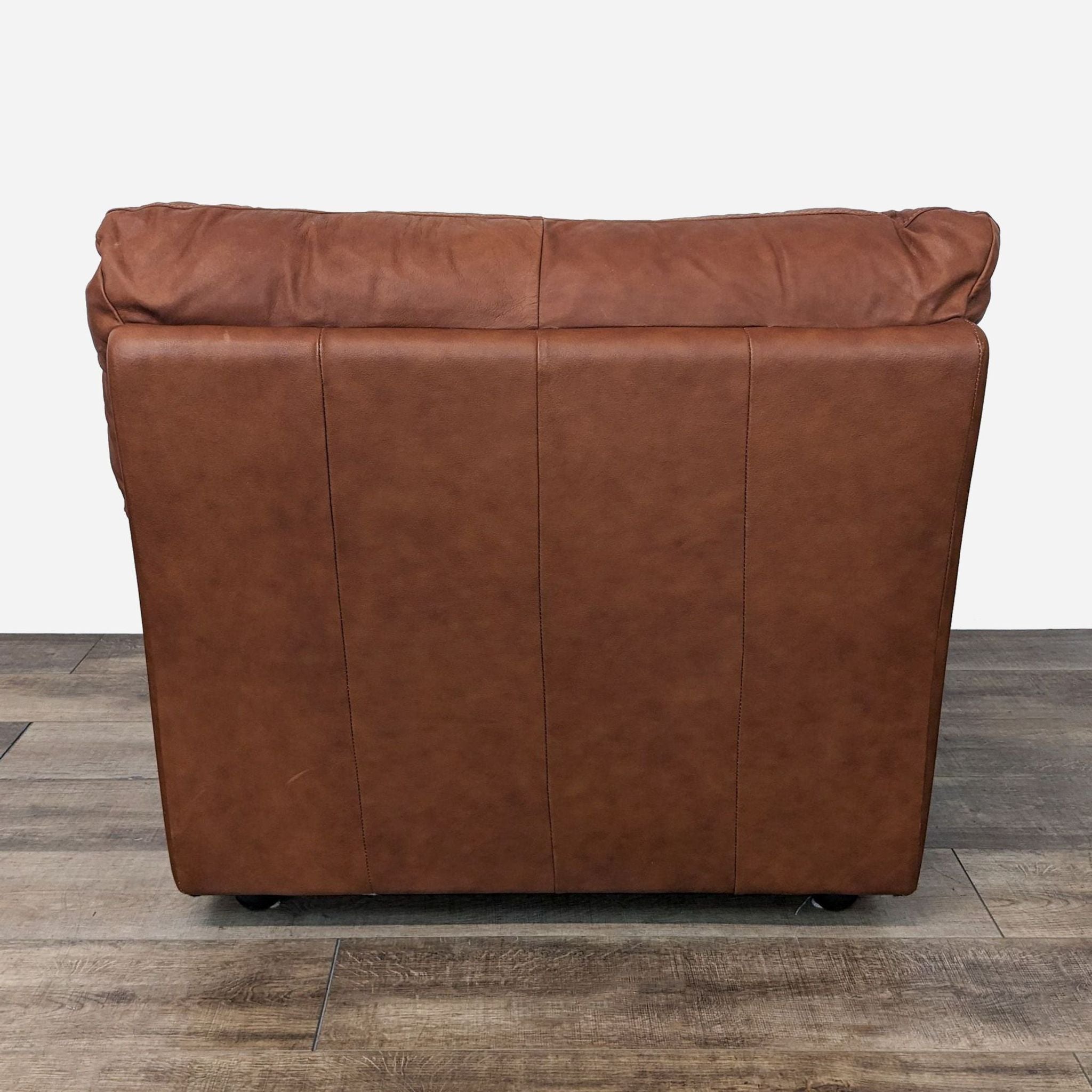 the [ unused0 ] leather chair