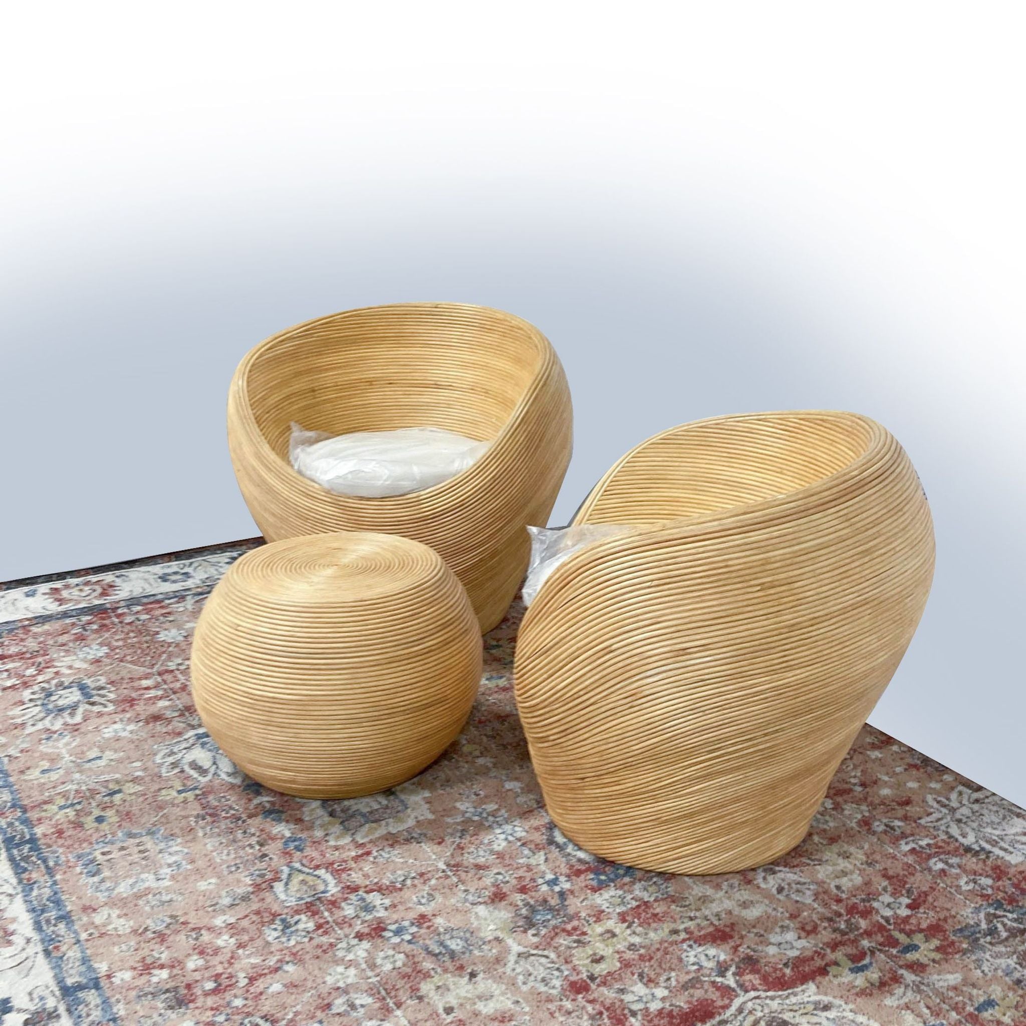 a bamboo bowl with a lid