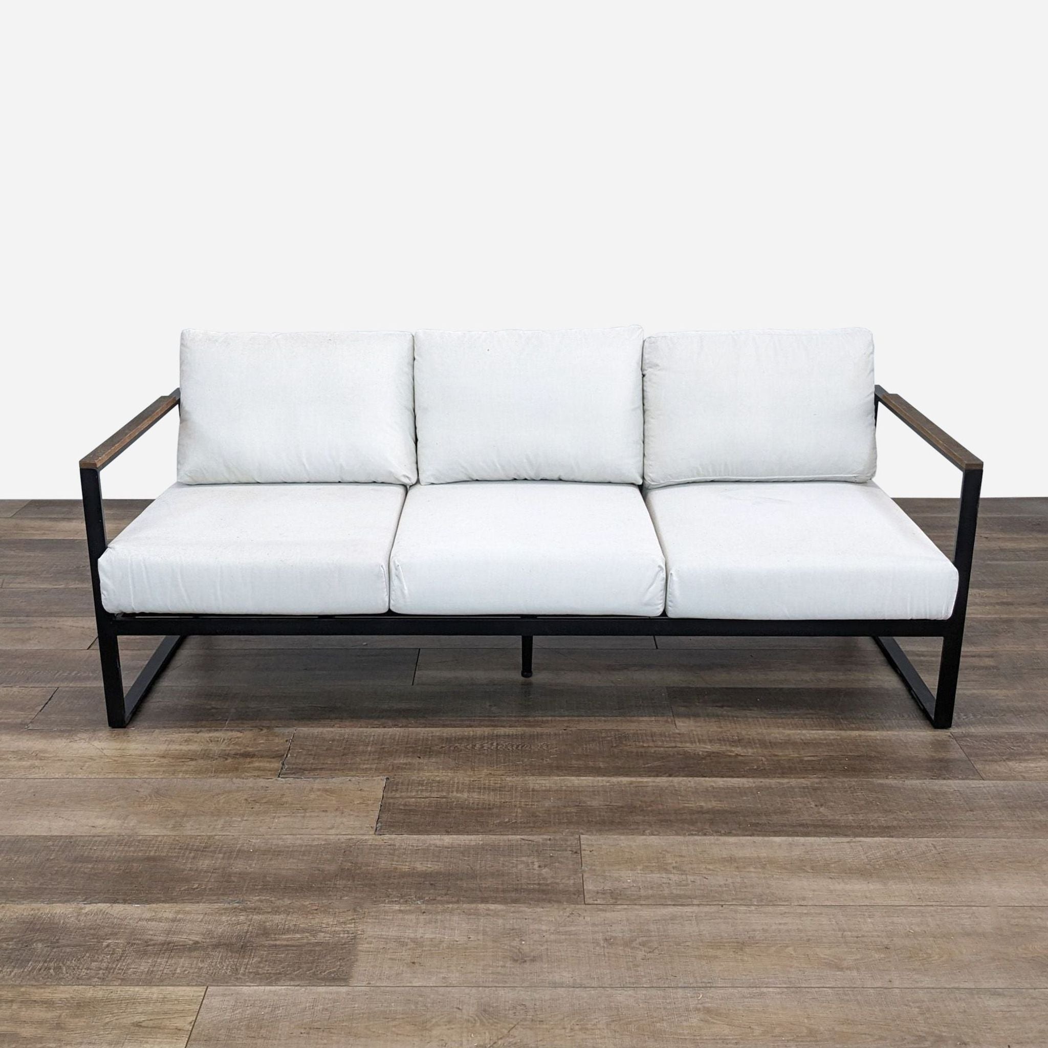 the [ unused0 ] sofa is a modern design with a modern design.