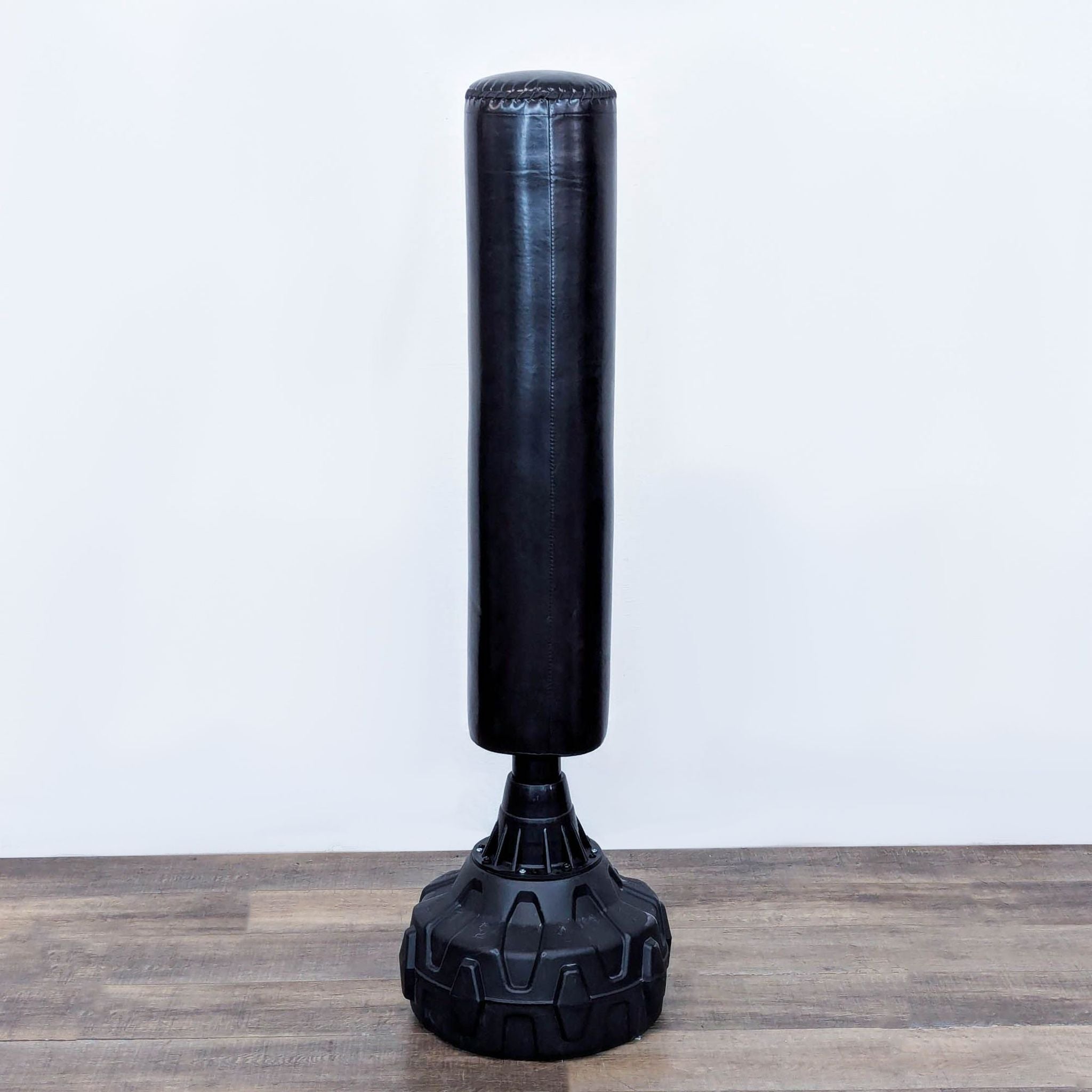 Durable Figolo Punching Bag for MMA, boxing, and fitness training.