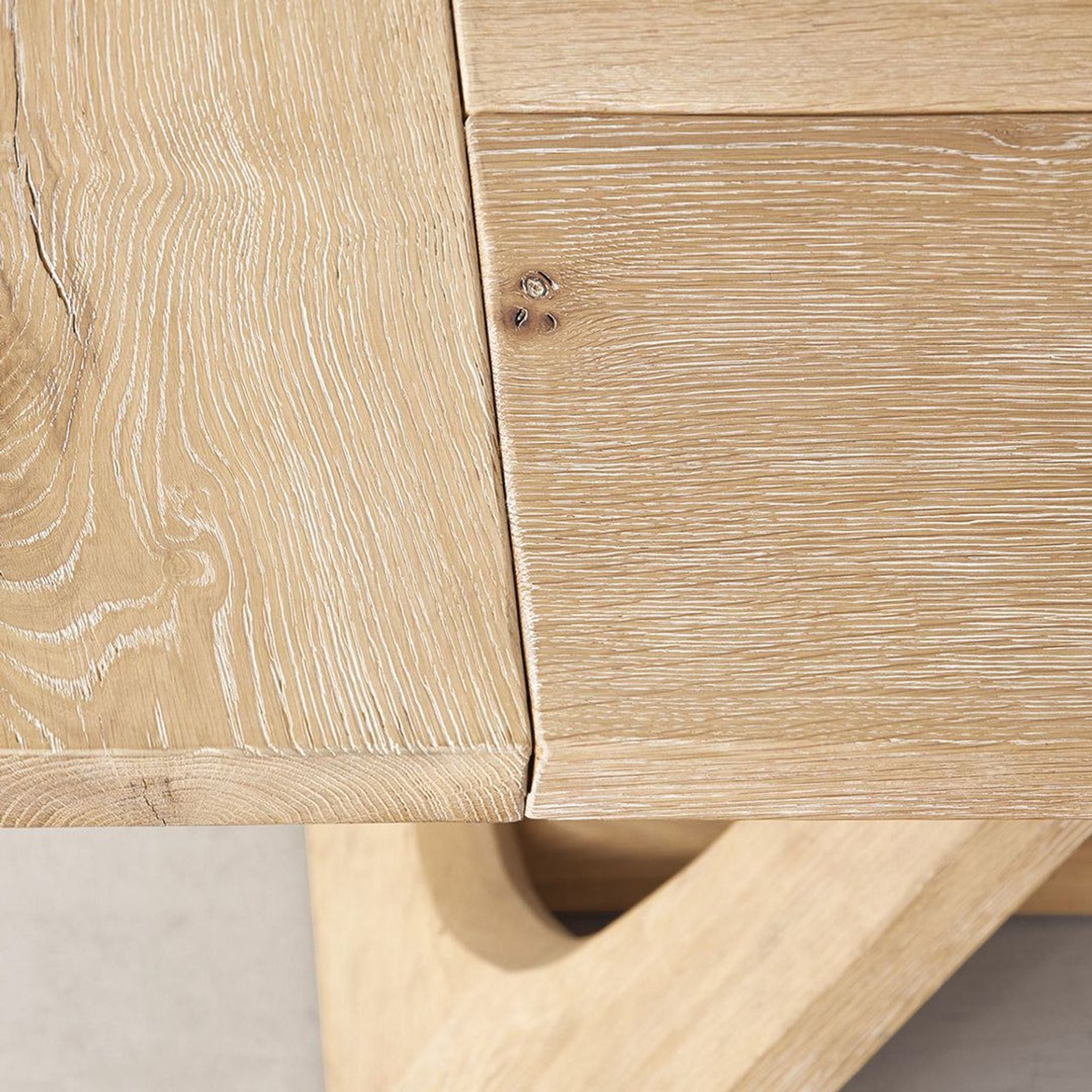 the [ unused0 ] table is made from solid oak.