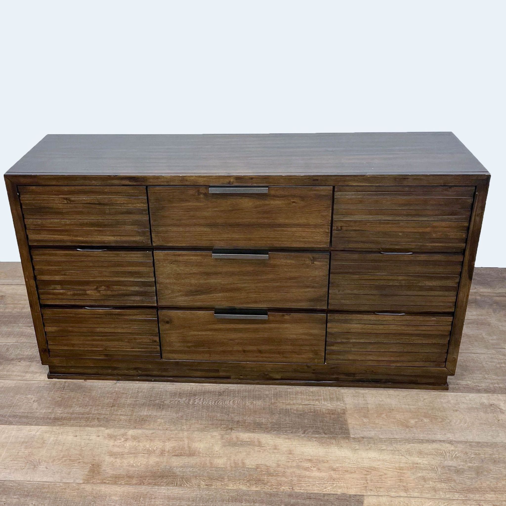 Furniture of America 6-drawer wooden dresser with walnut finish and combination of pull-handle and slatted front drawers.