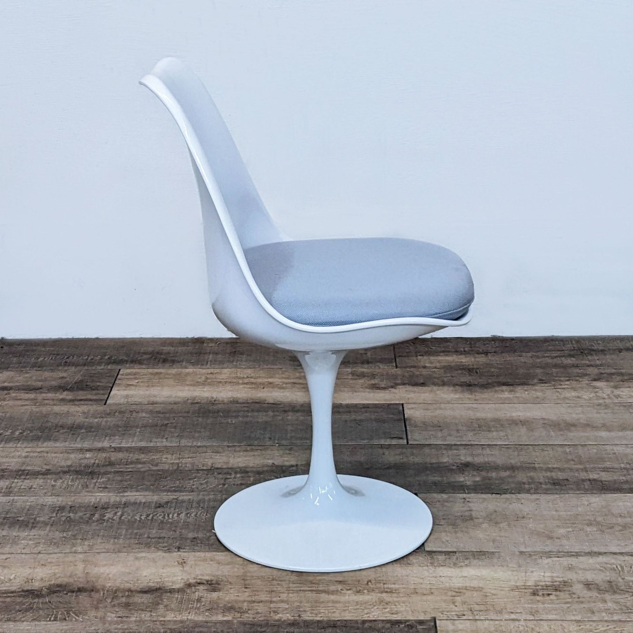 Ergonomic Lippa side chair by Modway featuring a swivel tulip style base and a removable gray seat cushion.