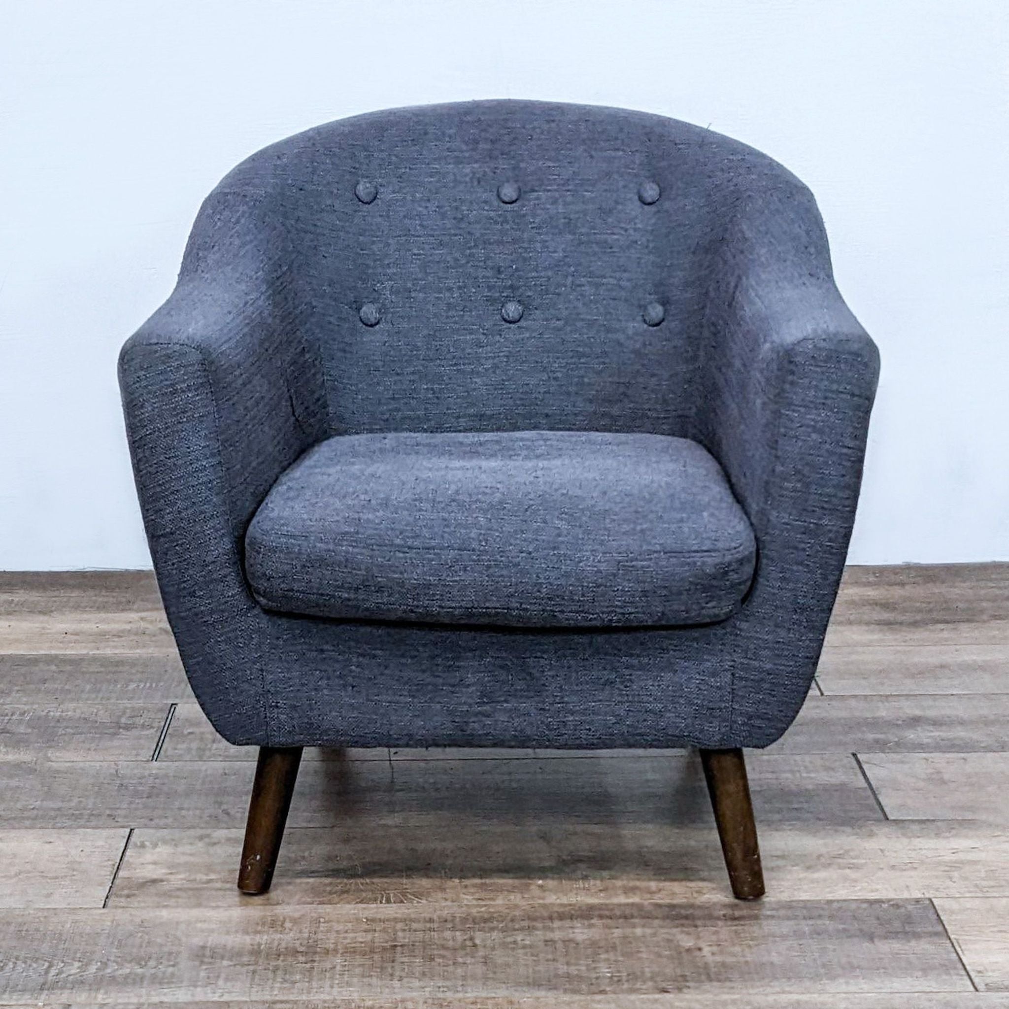 Reperch mid-century modern chair with stylish woven fabric, button-tufted back, and solid wood legs.