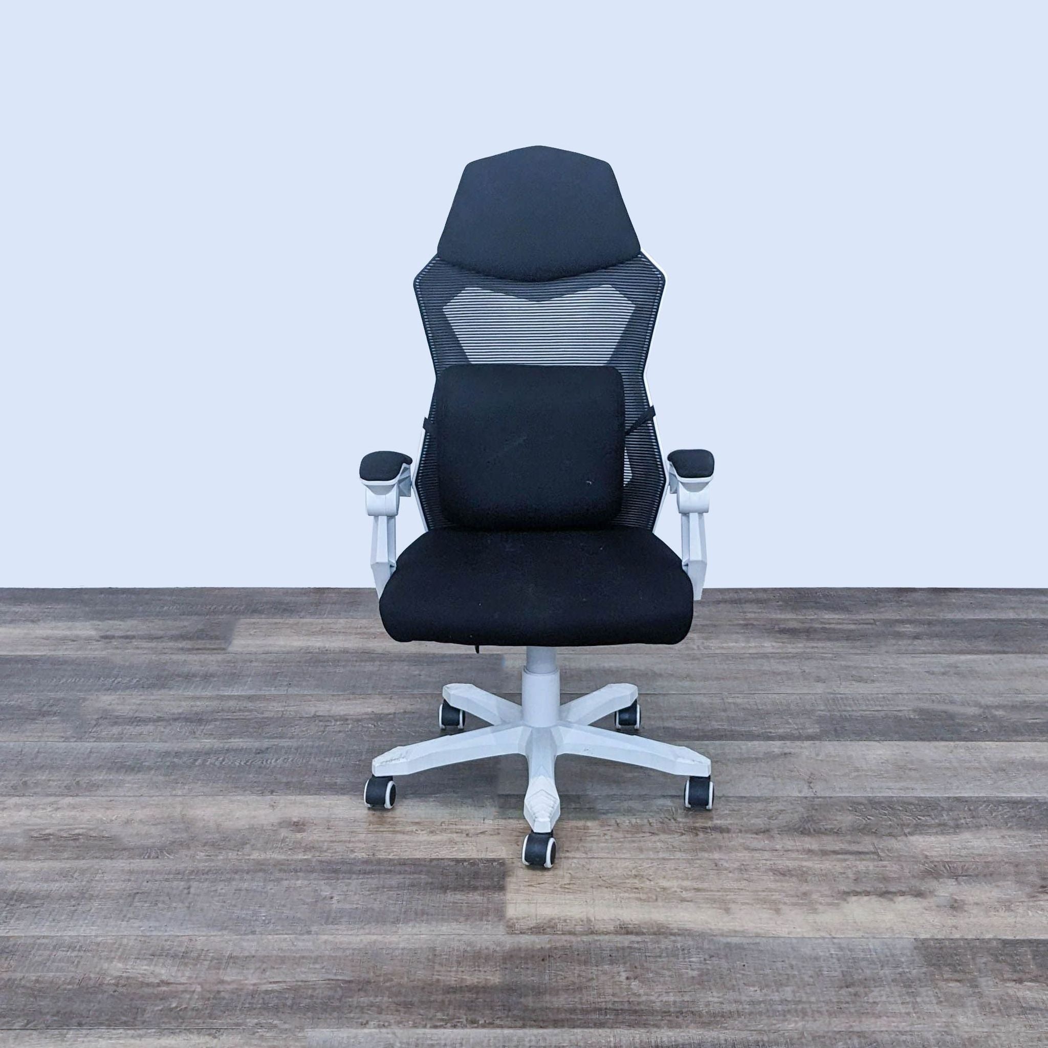 Reperch modern gaming chair with cushioned seat, lumbar support, headrest, and adjustable height on a five-point base.