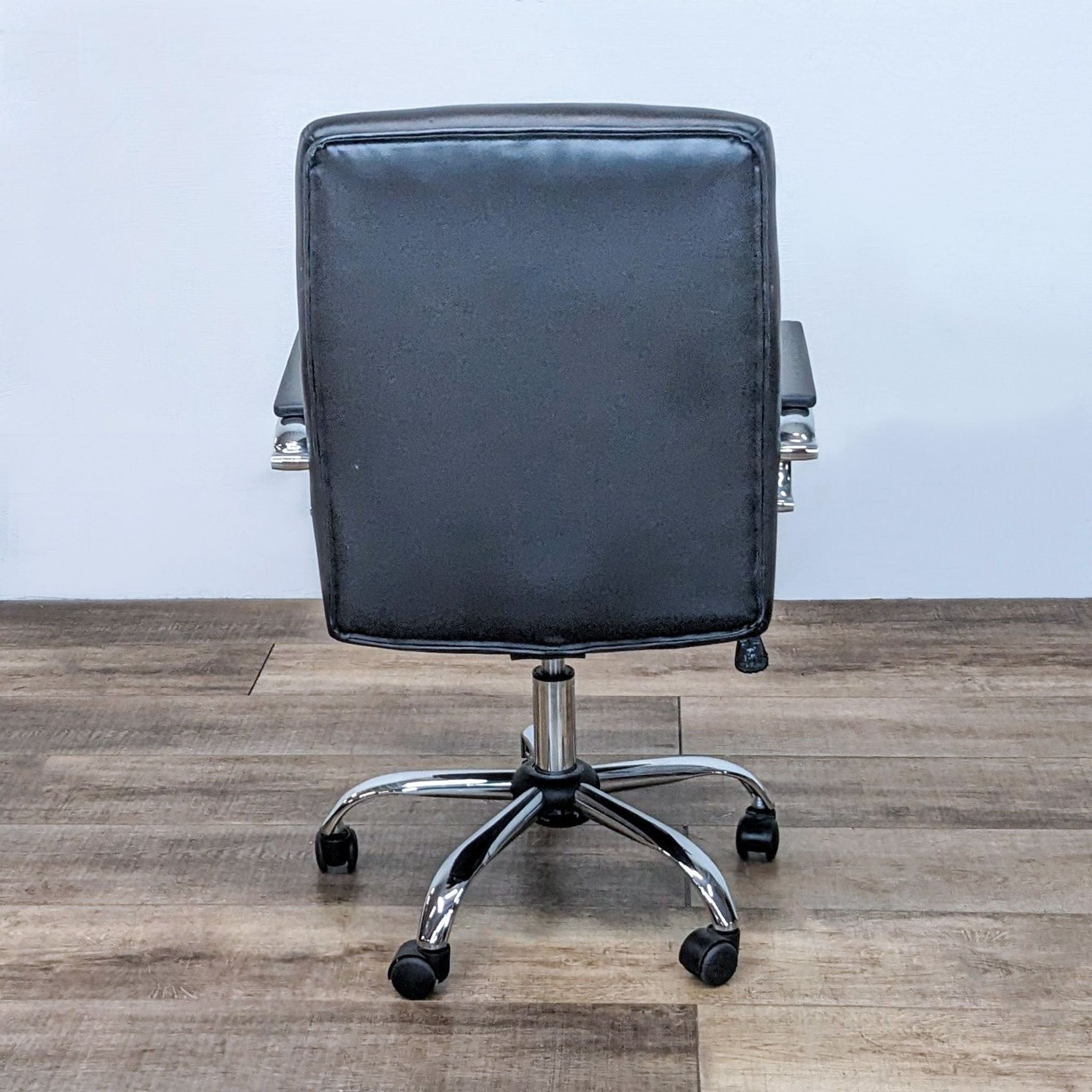 Reperch faux leather mid-back office chair with chrome arms, a 360° swivel seat, tilt-lock, and adjustable height on wheels.
