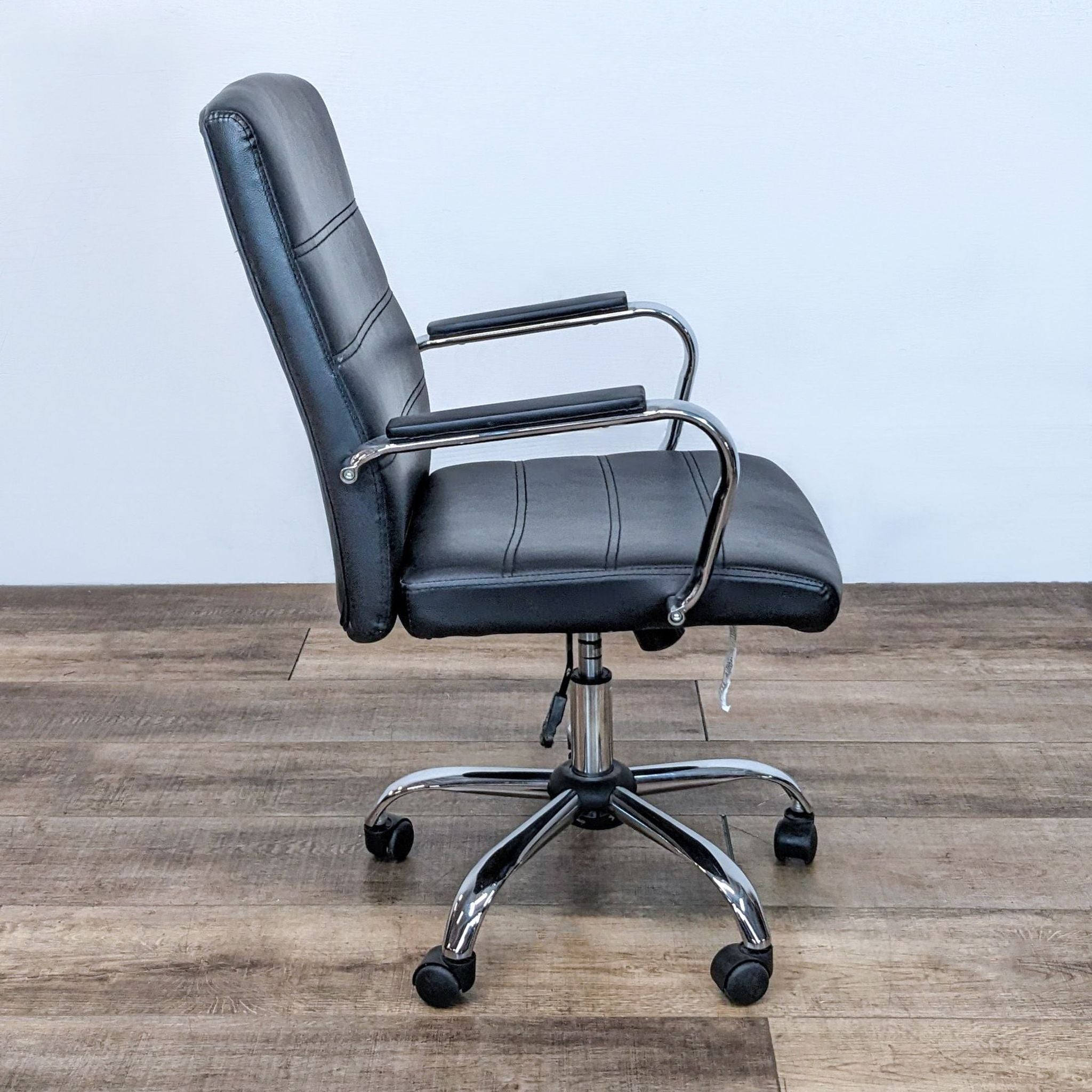 Alt text 2: Black faux leather office chair with 360° swivel seat, chrome details, and wheeled base by Reperch, showcasing side and front views.