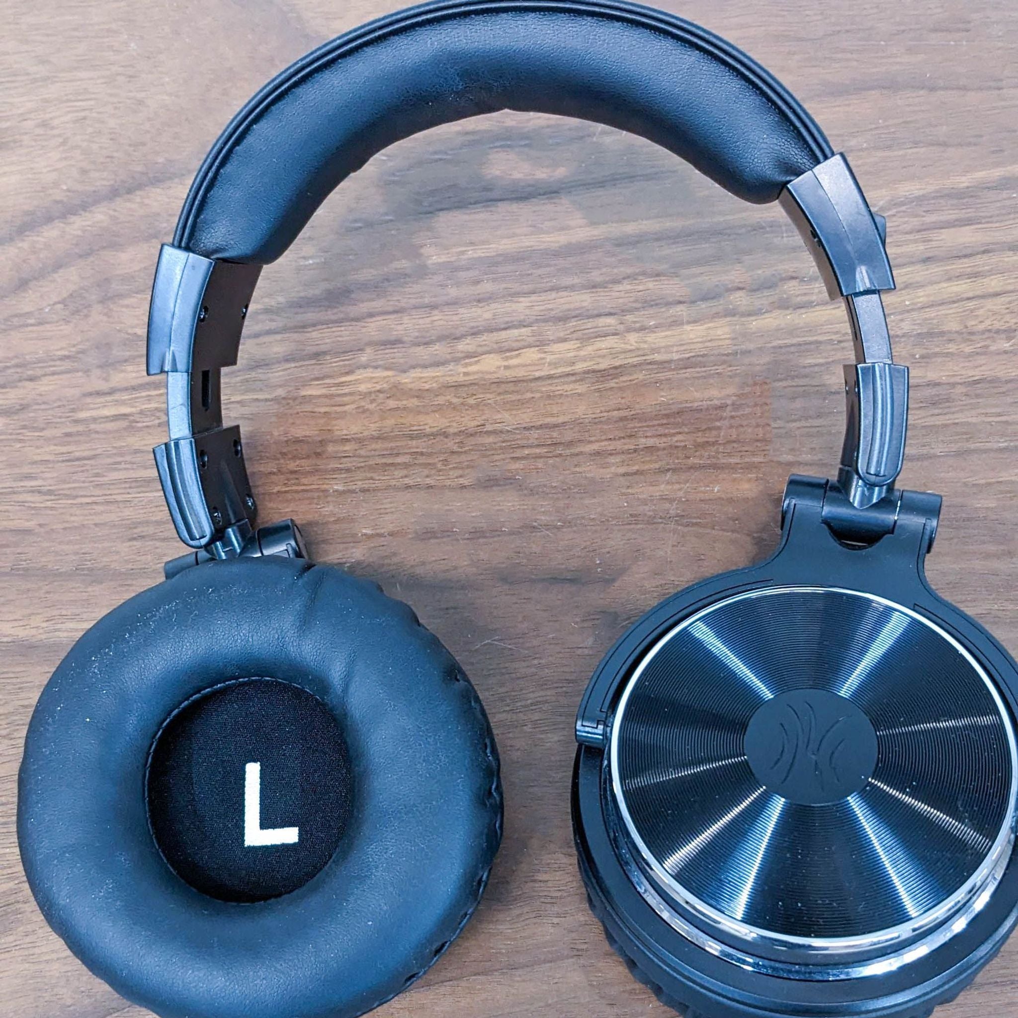 Professional OneOdio headphones with flexible headband and rotatable ear cups, showing left side indicator.