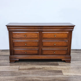 Image of Traditional 8 Drawer Dresser