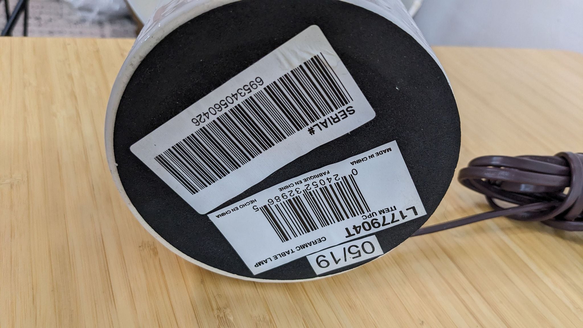 (Note: The third image appears to be a barcode label and typically would not be described as part of the product for alt text, as it does not visually represent the product itself. If a description for this image is necessary for completion of your request, please let me know!)