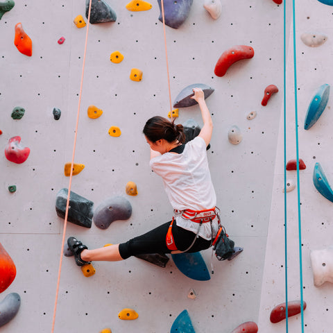 Health Benefits of Rock Climbing and Why you Should Try It! – Aura Equipment