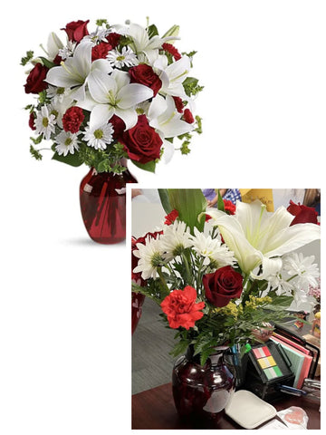 Image of a flower arrangement from a teleflora website compared to the delivered arrangement
