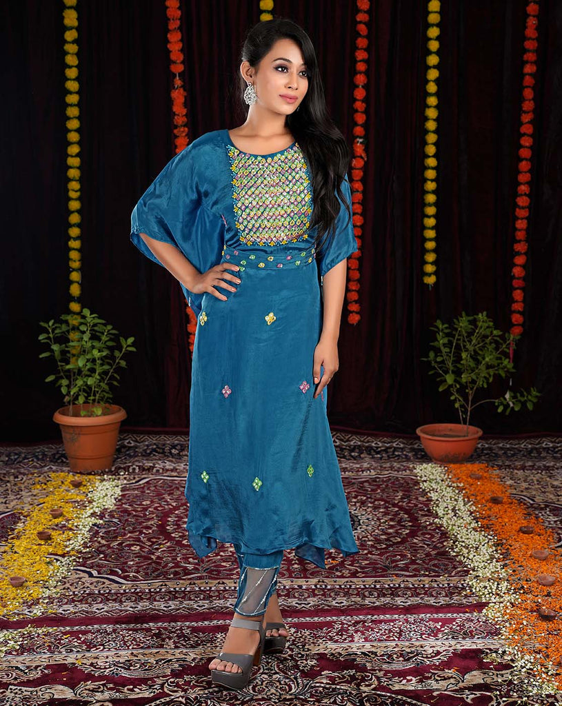 women embroidered kaftan suits