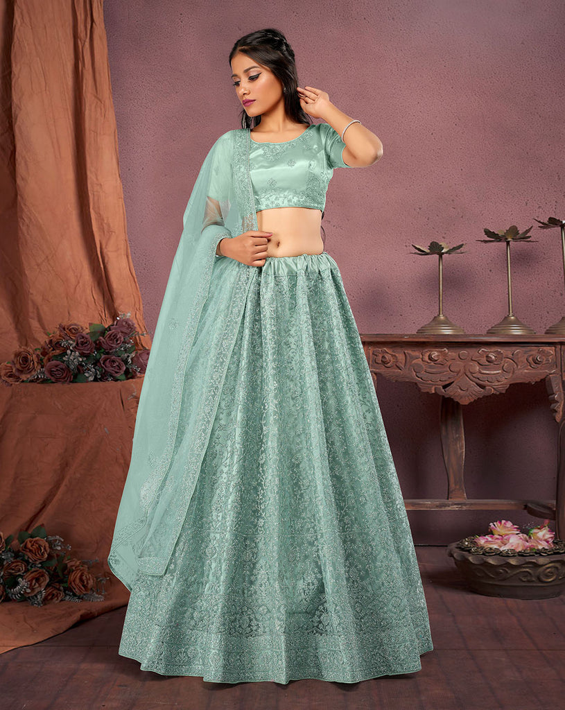 Friend of The Bride Style: Meet Urmi | Indian wedding outfits, Indian  outfits, Indian wedding dress