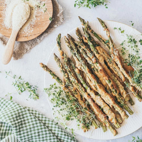 crispy asparagus with nutritional yeast