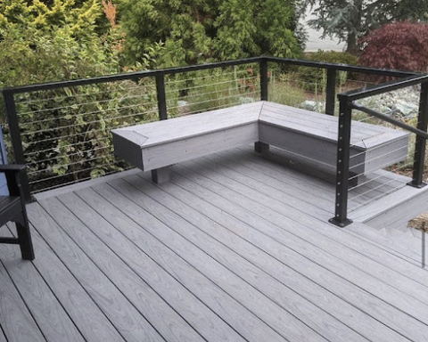 Deck with built-in bench seating