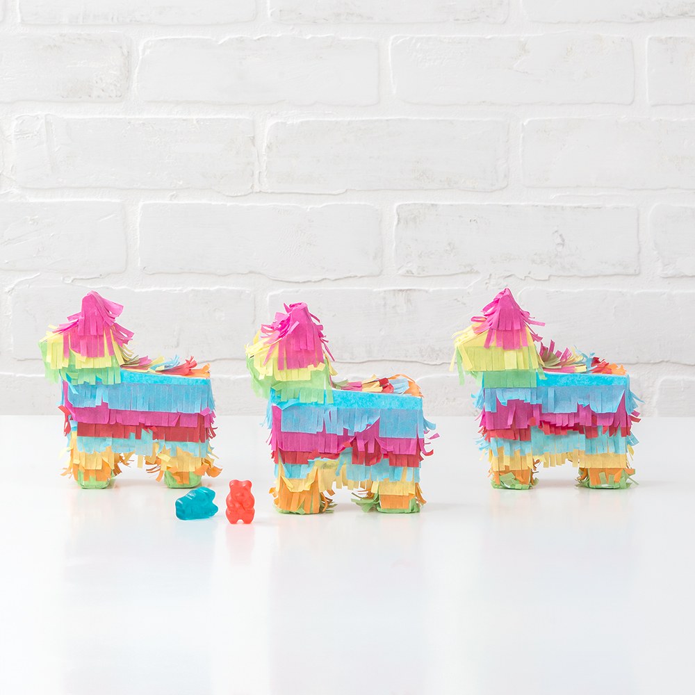 Mini Donkey Pinata Favors for a Cinco de Mayo Fiesta - Pretty Collected