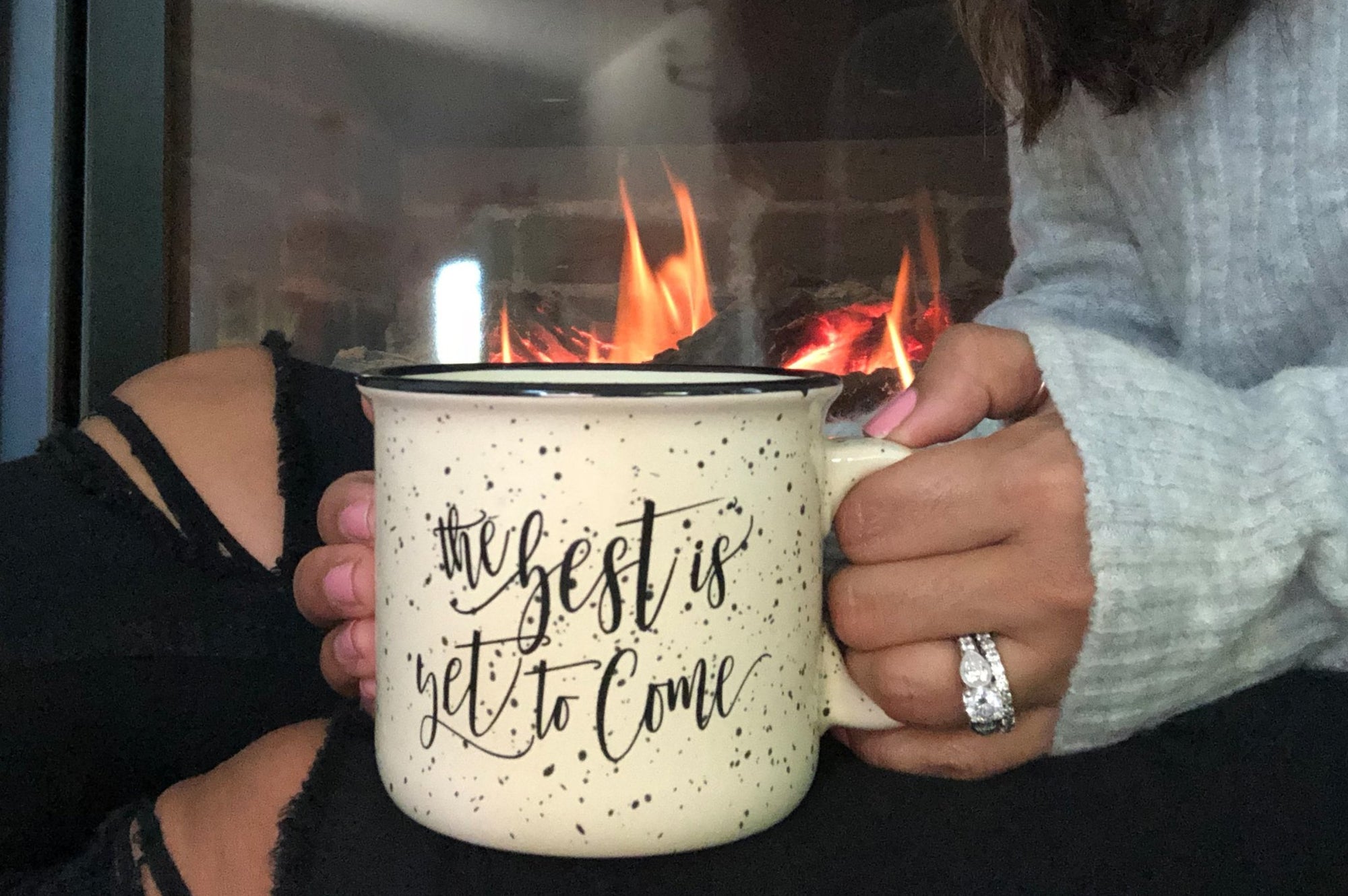 https://cdn.shopify.com/s/files/1/0826/1673/products/The_Best_is_Yet_to_Come_Mug_-_New_Year_Mug_-_New_Year_Inspiration_-_Pretty_Collected-372779_2000x.jpg?v=1579204646