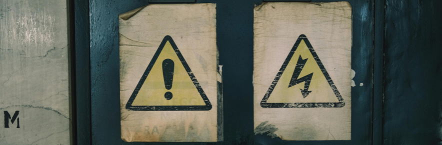 panneau danger et point exclamations