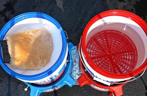 2 buckets car wash method