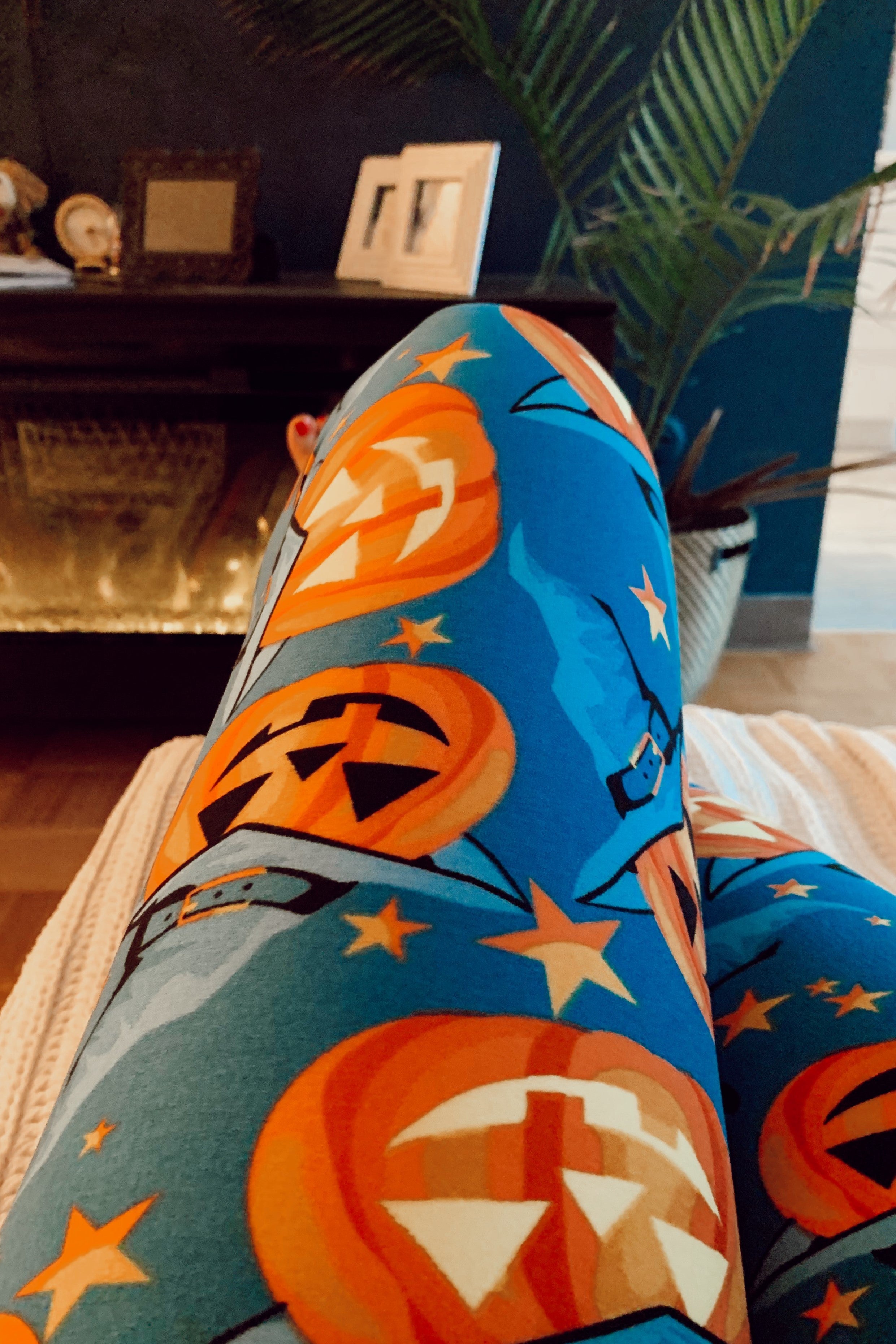https://cdn.shopify.com/s/files/1/0826/7333/collections/halloween-pumpkin-print-patterned-elegant-stylish-print-festival-sports-buttery-soft-brushed-women-yoga-online-leggings-tights-one-size-nonseethrough_2.jpg?v=1570225770