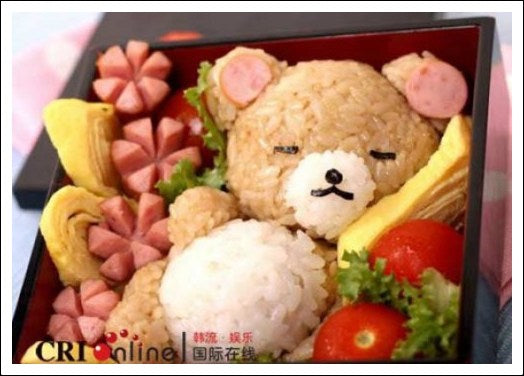 Bento in the shape of a teddy bear