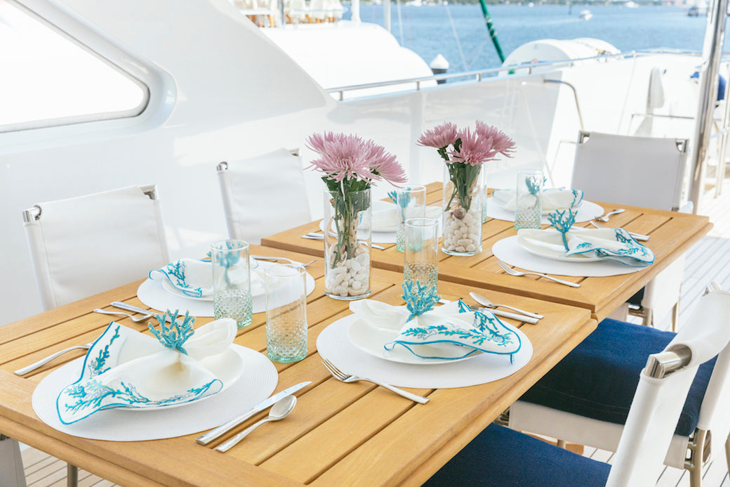 deck_table_setting_octopussy_yacht