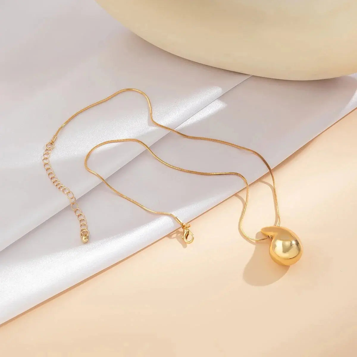 Collier Pendentif Goutte d'eau- Acier Doré YOPHIY CURVES