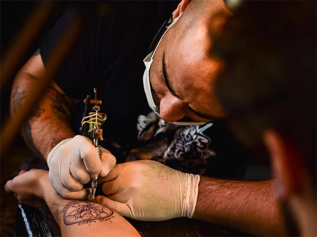 How to Hold the Tattoo Machine