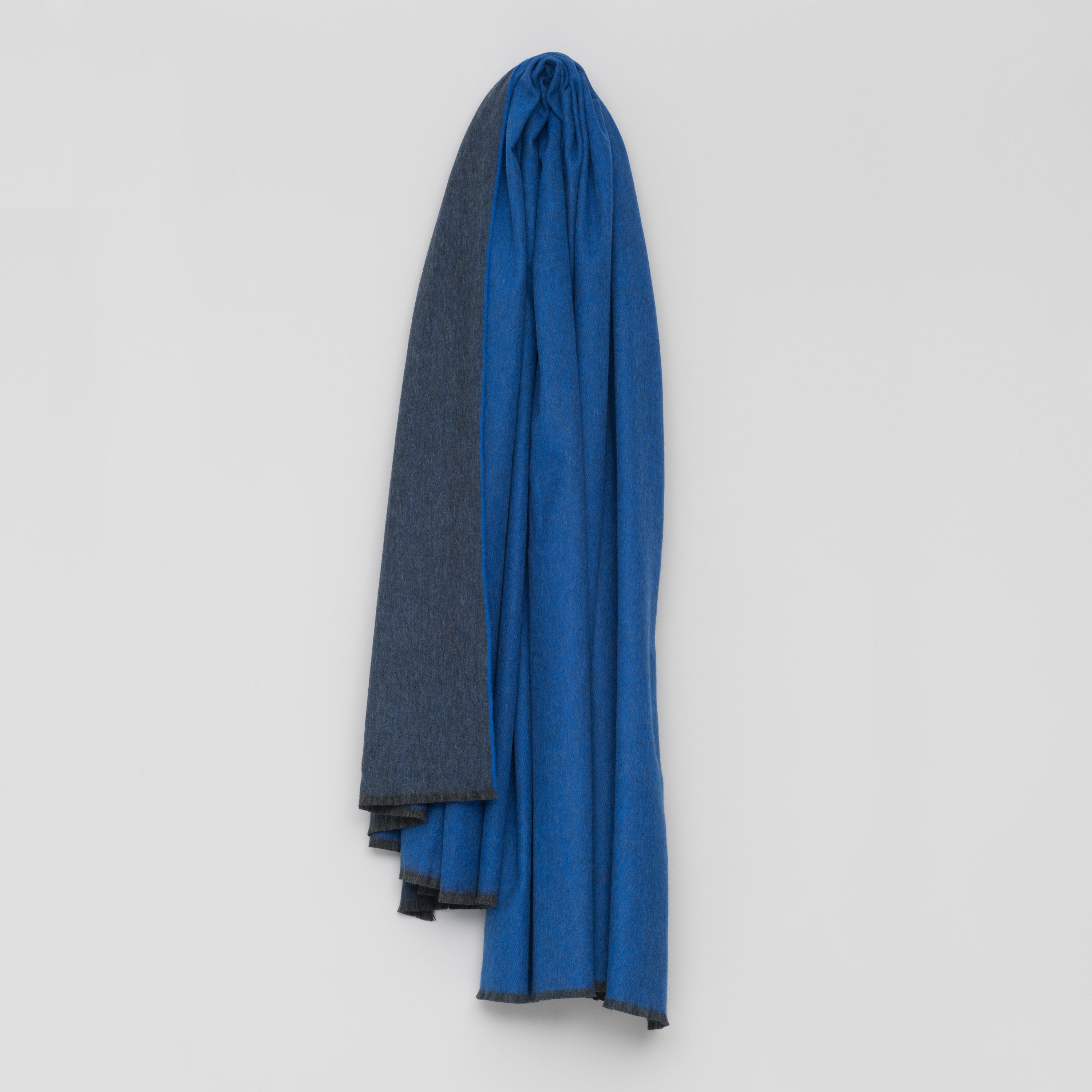 Cashmere & Lambswool Throw in Charcoal/Royal