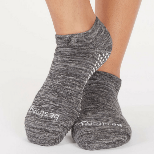 Be Fearless Black White Grip Socks - Sticky Be - simplyWORKOUT –  SIMPLYWORKOUT