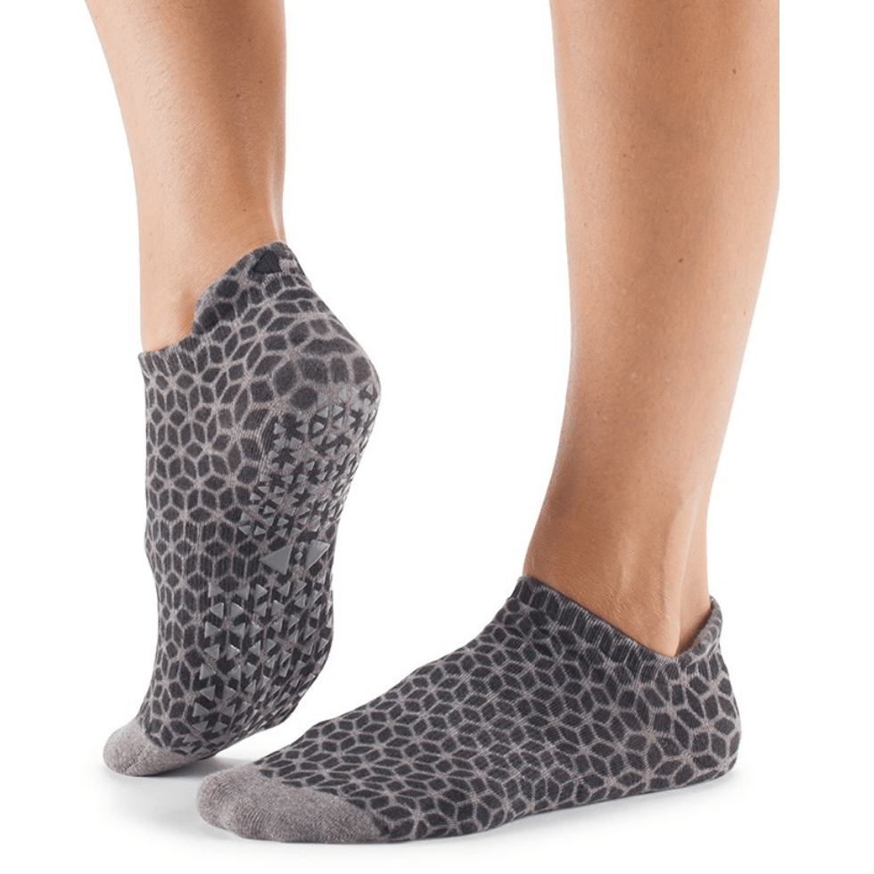 TAVI NOIR - Savvy Grip Socks (Pilates & Barre) – SIMPLYWORKOUT