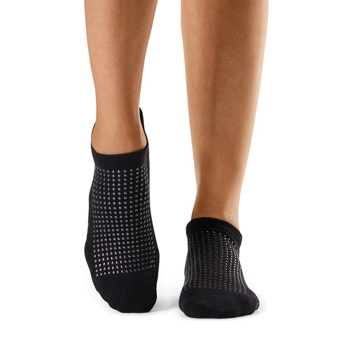 Grip Barre, Dance, Yoga Socks - Tavi Noir Women's Savvy Non-Slip Socks 2  pack, Ebony & Basics - 2 Pack, Medium : : Clothing & Accessories