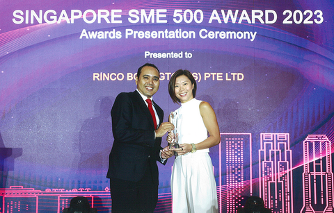 Bedroom Affairs managing director Irene Loh receiving the SME 500 Award from MP Zhulkarnain Abdul Rahim in December 2023