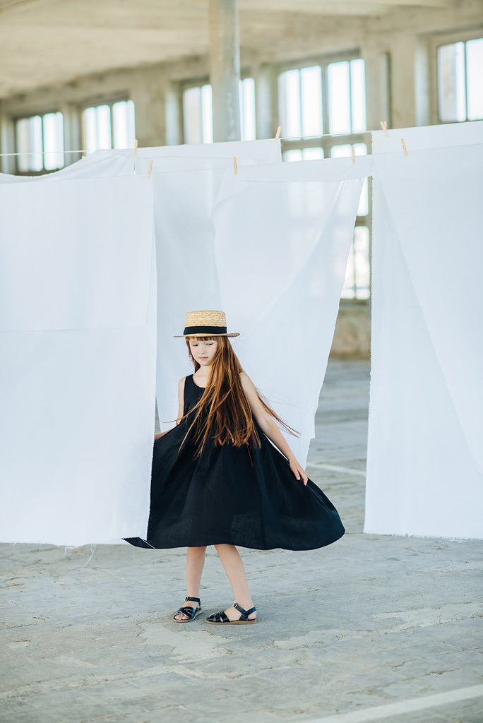 girl in black paade mode dress