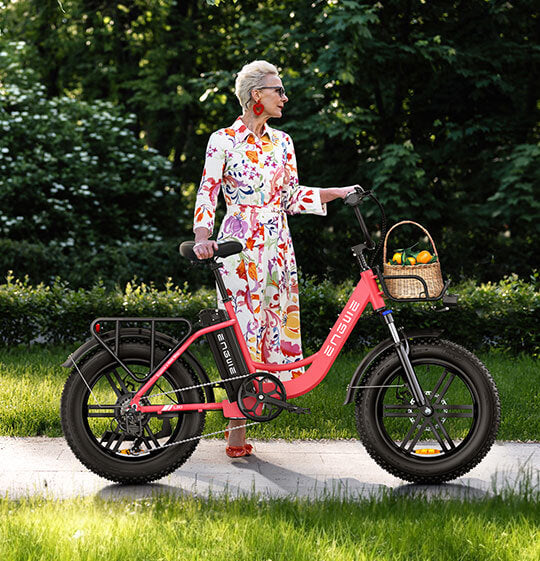 eine Dame und ein modisches E-Bike Damen - engwe l20